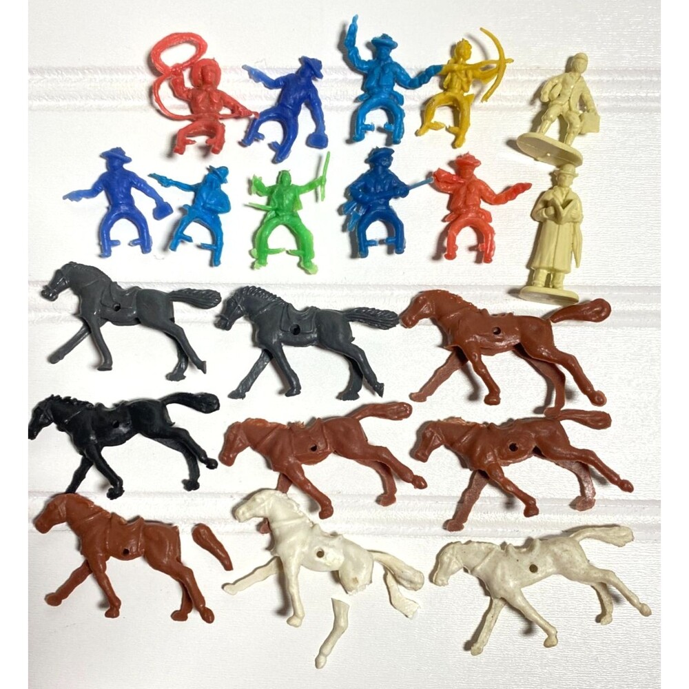 Vintage Lot of 20 Wild West Miniature Plastic Cowboys Indians & Horses Figures